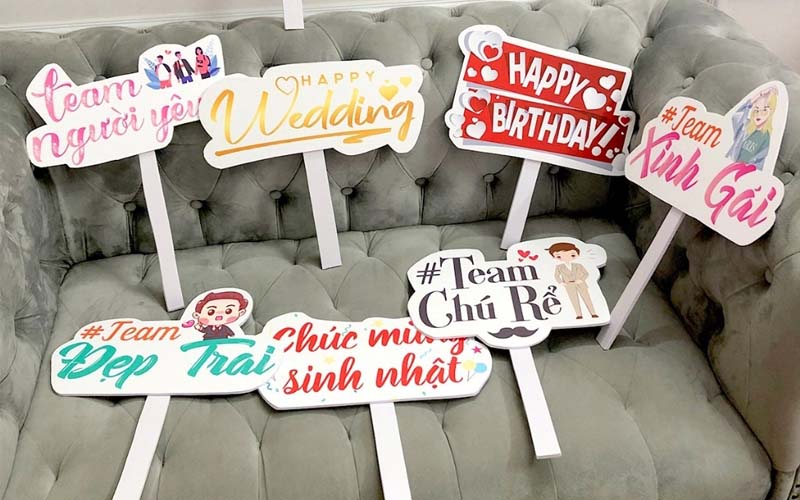 Dịch vụ làm bảng Hashtag cầm tay lấy ngay tại Hà Nội